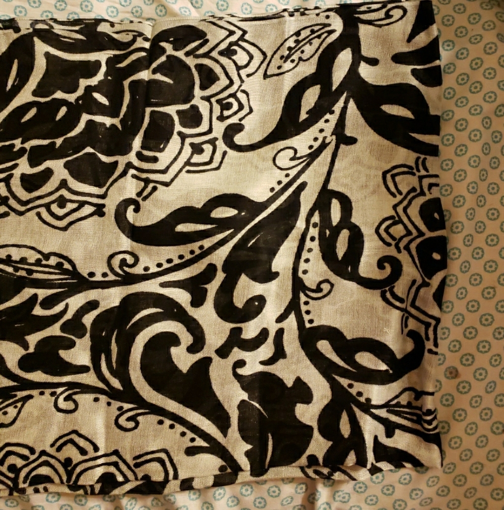 White House Black Market Black & White Scarf/Wrap NWT